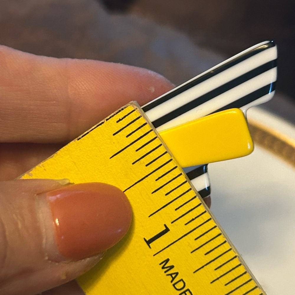 Vintage Art Deco Style Black Yellow & White Geometric Lucite Brooch - Picture 6 of 7